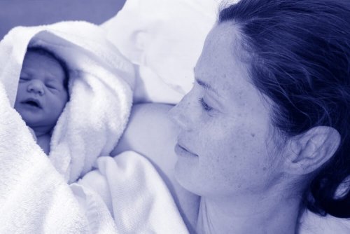 Abraçar nosso filho é necessário para se recuperar após o parto