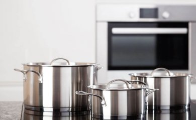 Conheça os produtos ideais para ter panelas reluzentes