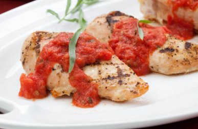 Receita para preparar peito de frango com tomate
