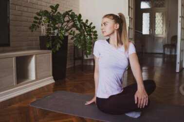 3 posturas de ioga para relaxar a tensão cervical