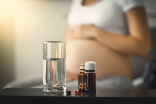 Os medicamentos permitidos na gravidez devem ser tomados com água
