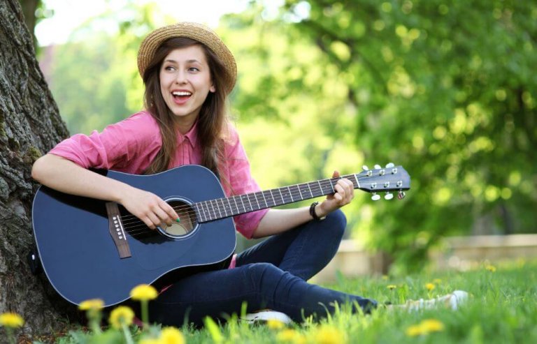 5 benefícios de aprender a tocar um instrumento musical