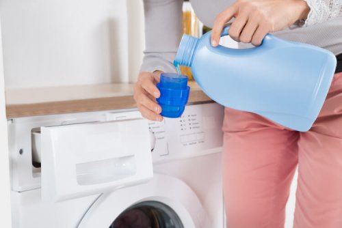 Pode usar o detergente ecológico para lavar roupas na máquina
