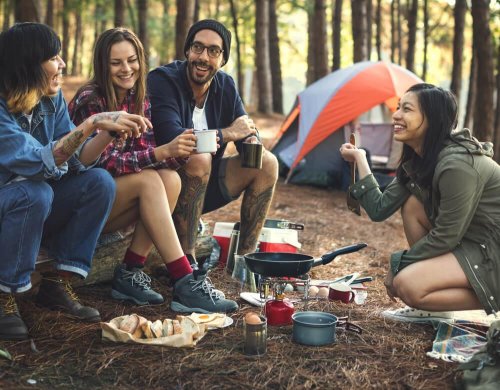 Pessoas se cuidando sem renunciar à vida social