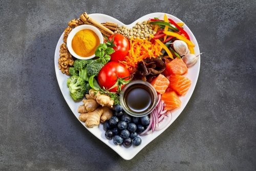 Não comer saudávelmente é um dos erros que fazem engordar em uma dieta