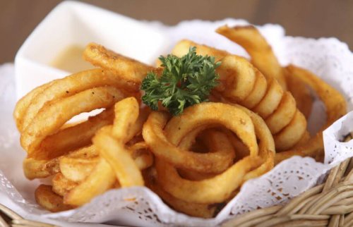 Anéis de cebola recheados com carne moída