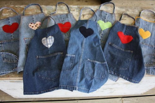 Ao reciclar calças jeans, pode fazer aventais