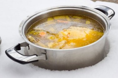 2 maneiras de preparar um caldo pobre em gorduras