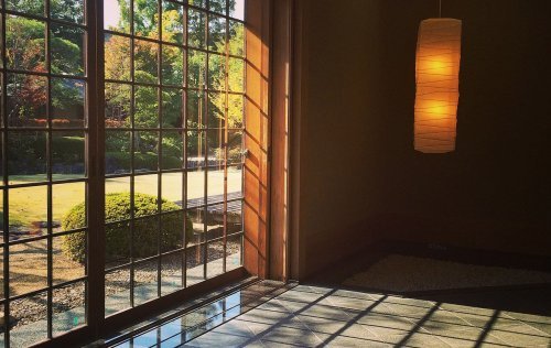 Janelaas grandes na decoração japonesa