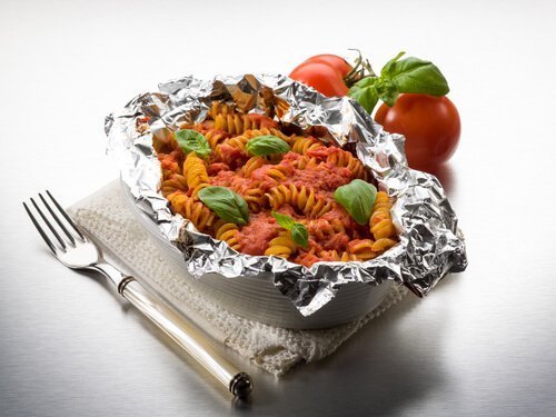 Papel alumínio para conservar o calor das comidas