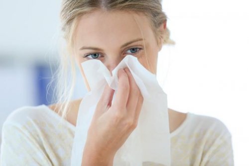 Mulher com congestão nasal