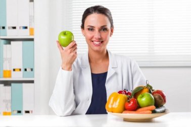 A importância de consultar um especialista para iniciar uma dieta