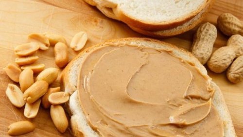 Alimentos baixos em carboidratos: creme de amendoim
