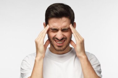 Alivie a cefaleia tensional com 8 remédios naturais