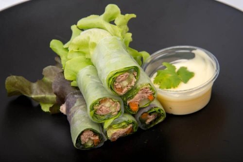 Enroladinhos de alface, frutas e legumes deliciosos!
