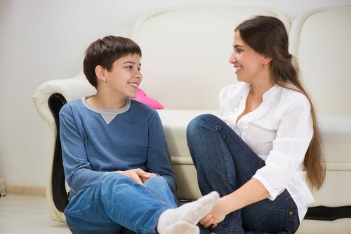 Conversar com os filhos é uma das recomendações para pais e mães