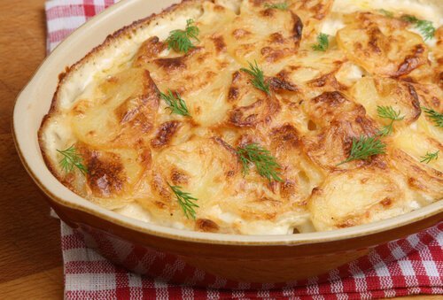 Gratinado de batatas com queijo