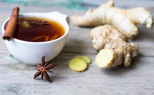 Remédio natural com canela e gengibre para o mau hálito