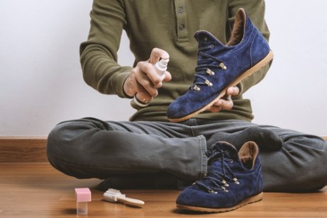 limpar cada tipo de sapato: seja cuidadoso com a camurça