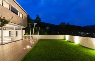 6 formas de iluminar o jardim à noite