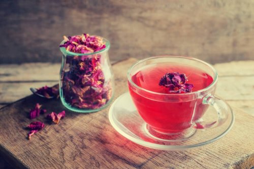 Infusão de rosas para aliviar a enxaqueca