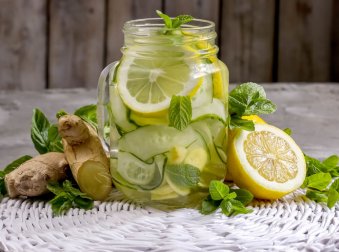 Saiba como fazer uma limonada detox com gengibre e maçã