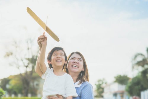 Filhos sempre obedecem ao brincar com os pais