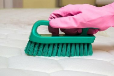 Truques para remover o mau cheiro do colchão