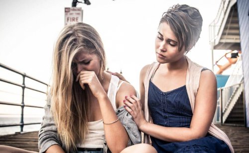 Pessoa desabafando com amiga