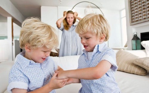 Como agir quando as crianças mordem: não perca a calma