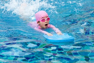 Os melhores conselhos para ensinar seus filhos a nadar