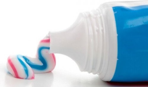 Pasta de dente como tratamento caseiro contra picadas de abelha