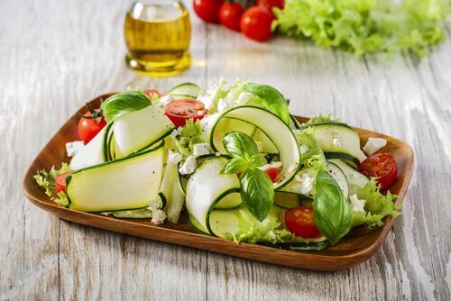 Receitas com frutos secos: Carpaccio de abobrinha com frutos secos