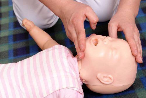 Há aulas que ensinam a reanimar um bebê