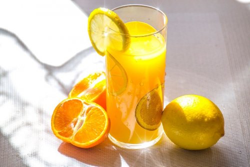 Bebida vegana à base de limão