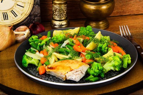 Receitas rápidas e nutritivas: frango ensopado com verduras