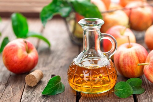 O vinagre de maçã ajuda a desengordurar os móveis
