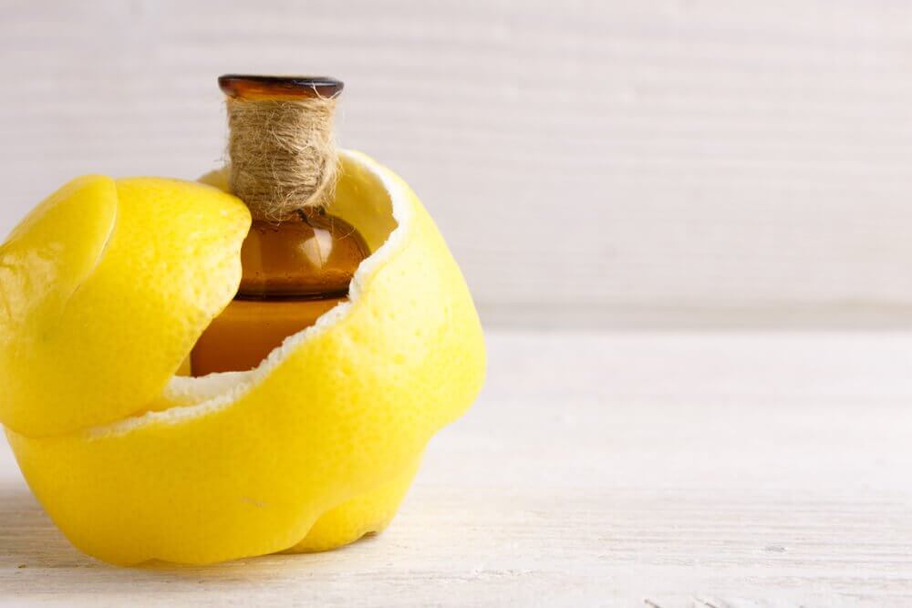 Remédio com limão para aliviar a dor articular e as câimbras