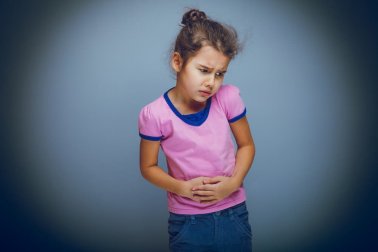 7 remédios para tratar a dor abdominal nas crianças