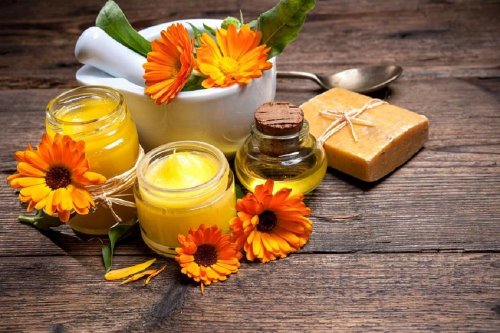 Como cuidar de mãos rachadas, recomendações : use um creme de calêndula