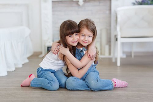 Crianças com valor da amizade