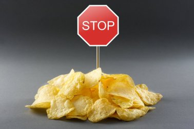 Como a acrilamida afeta sua dieta e como evitá-la
