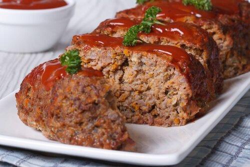 Bolo de carne com molho