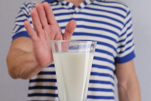 Pai que não que dar leite ao seu filho com intolerância à lactose