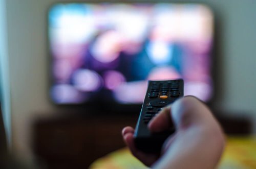 Por que assistir séries em casal