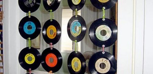 Cortina muito original com CDs reciclados