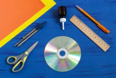 Cortinas com CDs reciclados: faça as suas!
