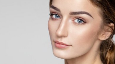 Descubra estas 4 máscaras para depilar as sobrancelhas