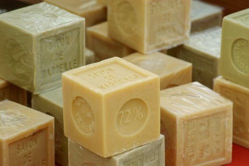 Sabão de Marselha serve para fazer desengordurantes caseiros