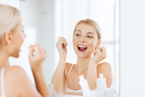 Use fio dental para cuidar dos dentes